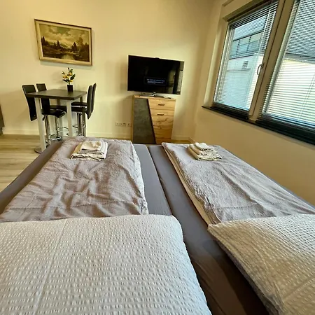 Neu Schwarzwald Zimmer Am Schloessle Goldstadt Pforzheim Eksteriør billede